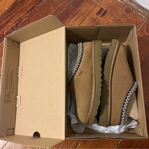 BRAND NEW NEVER WORN Tasman ugh slippers, size 7